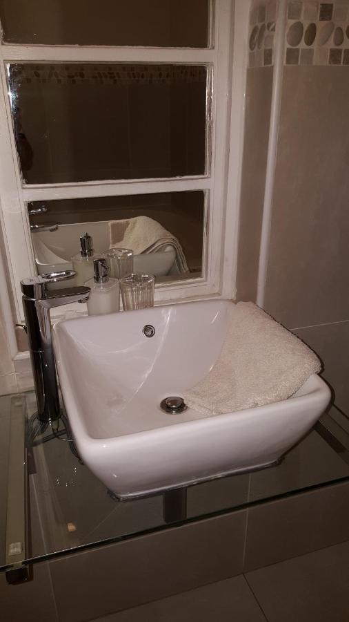Guest House Frame Ace Bellville Esterno foto